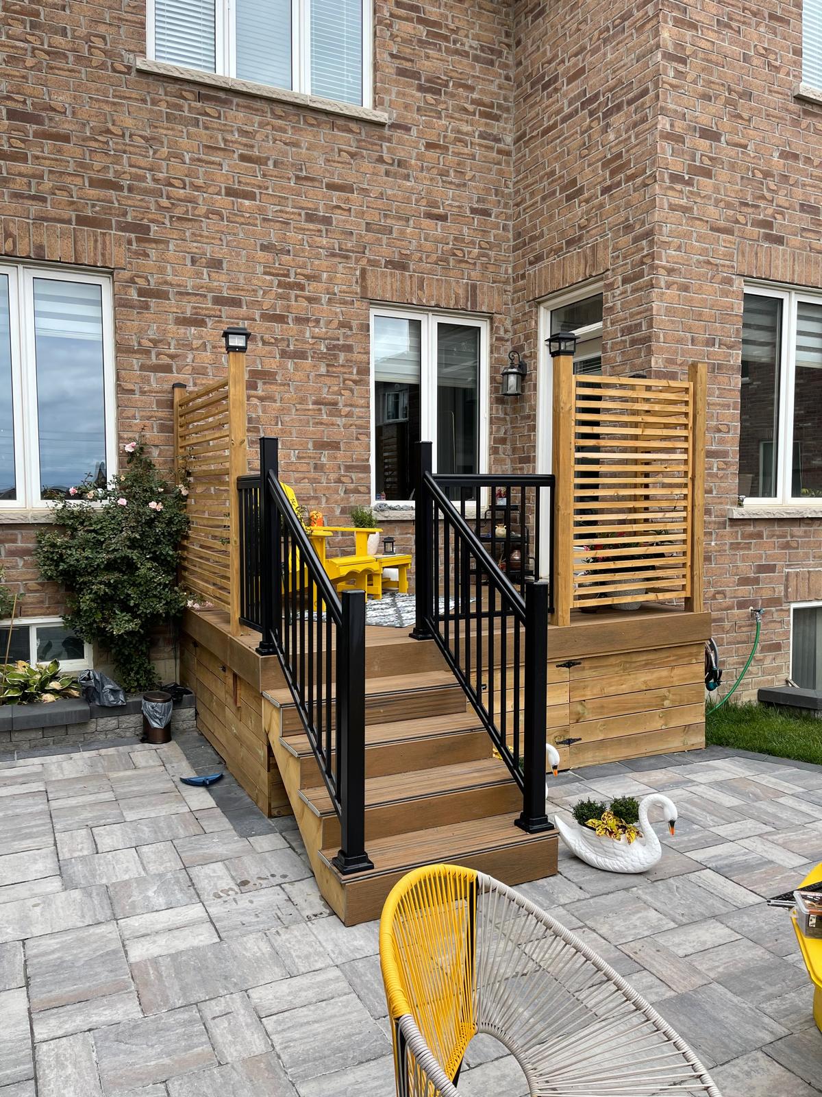 Deck with Privacy Screen